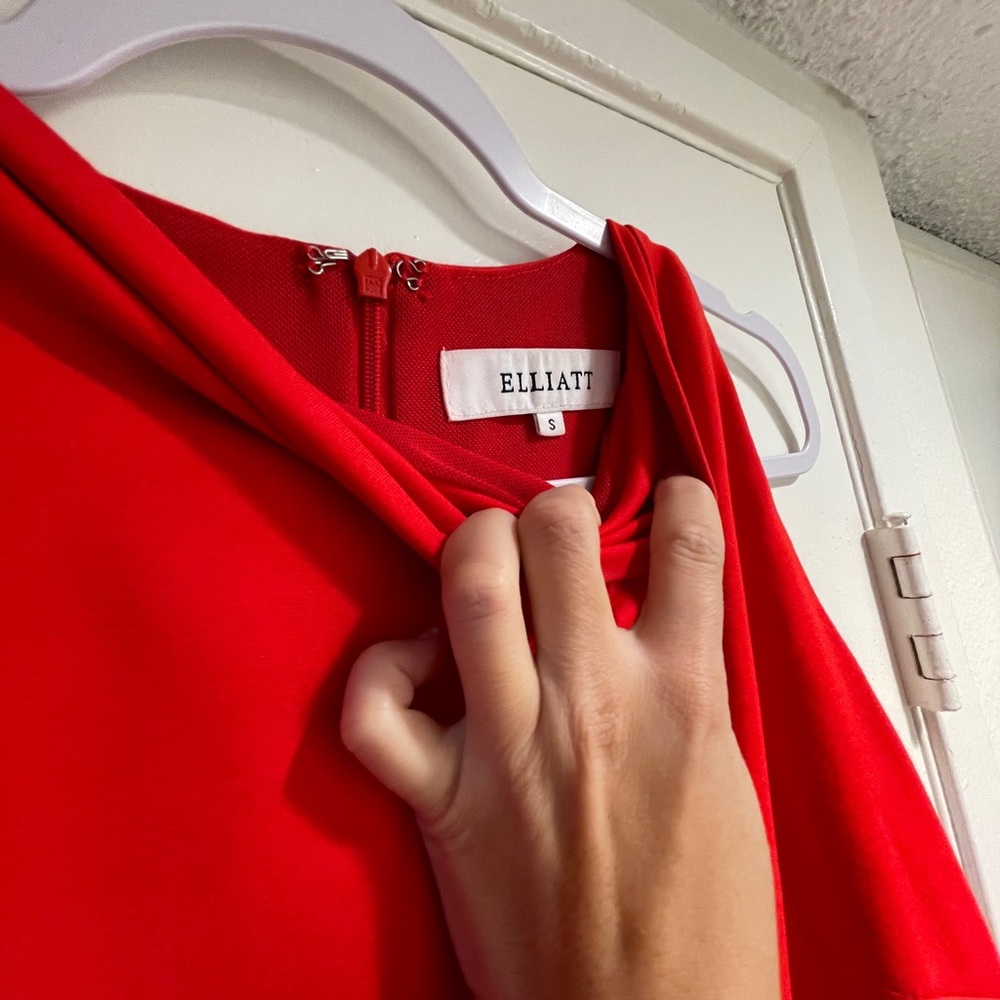 Elliatt Carmen Dress in Red - Picture 5 of 9